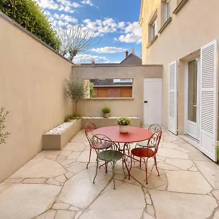 White House - The Sunny Avec Terrasse Et Parking Prive - 20 Min Centre Apartment