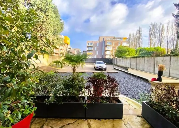 Apartment White House - The Sunny Avec Terrasse Et Parking Prive - 20 Min Centre